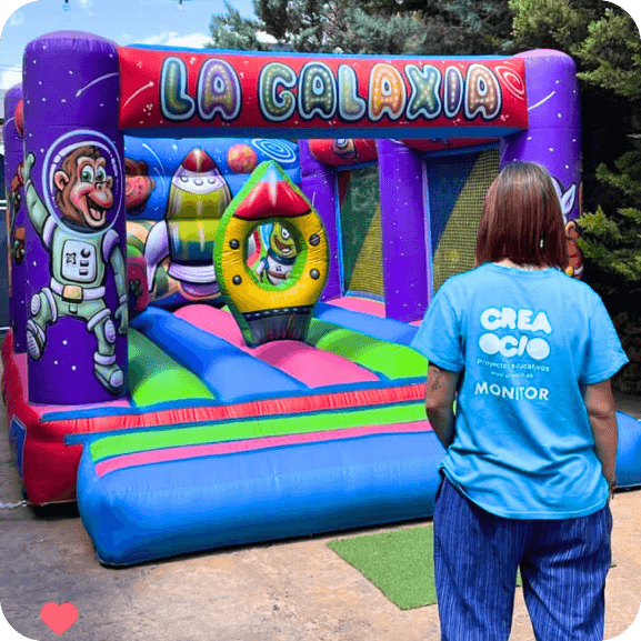 animadores en parque inflable